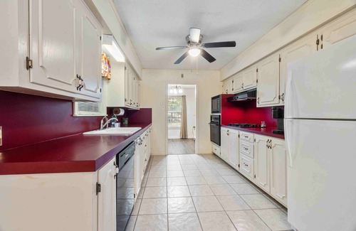 Genoa House | Cozy 3-bedroom house in peaceful Texarkana with AC, WiFi