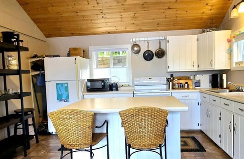 Belgrade Cabin | Cozy 3-bedroom Lakefront camp on Great Pond in Belgrade Maine w/WiFi, AC