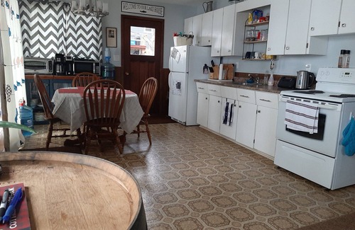Centre Hastings Cottage | Cozy 3 Bedroom Lakefront Cottage w/Huge Deck Overlooking Lake