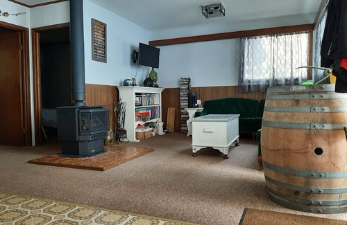 Centre Hastings Cottage | Cozy 3 Bedroom Lakefront Cottage w/Huge Deck Overlooking Lake