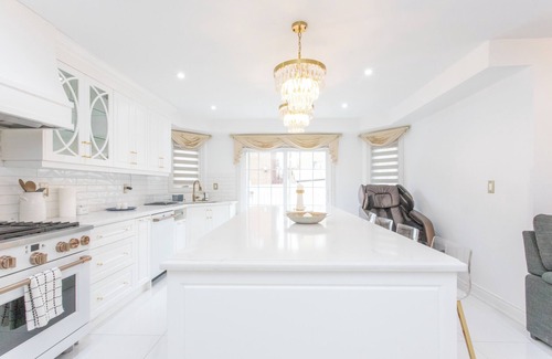 East Credit House | Cozy 3-bedroom luxurious house in the central mississauga around heartland & Sq1