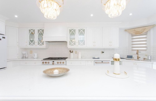 East Credit House | Cozy 3-bedroom luxurious house in the central mississauga around heartland & Sq1