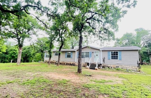 Edmond House | Cozy 3-bedroom mobile home in serene Edmond and animal friendly