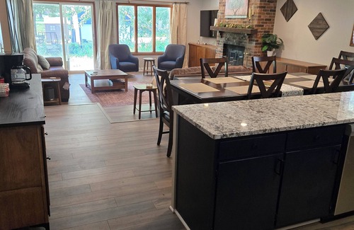 Lincoln House | Cozy 3-bedroom open floor plan house in charming Lincoln with WiFi, AC,