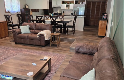 Lincoln House | Cozy 3-bedroom open floor plan house in charming Lincoln with WiFi, AC,