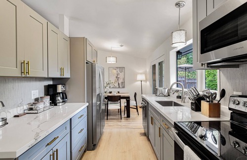 West Bellevue House | Cozy 3-bedroom rambler by Bellevue Downtown. Pet-friendly!