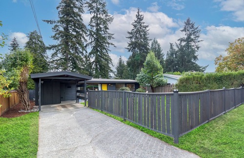 West Bellevue House | Cozy 3-bedroom rambler by Bellevue Downtown. Pet-friendly!