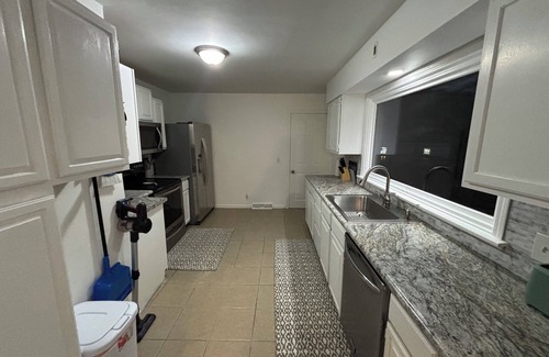 Kalamazoo House | Cozy 3-Bedroom Ranch Home - Your Perfect Getaway!