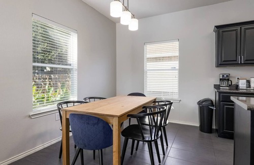 Hillcrest House | Cozy 3 bedroom South Austin! Ideal for Long Stays