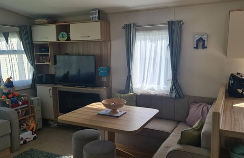 Looe Resort | Cozy 3 bedroom Static Caravan near Looe on an amazing resort.