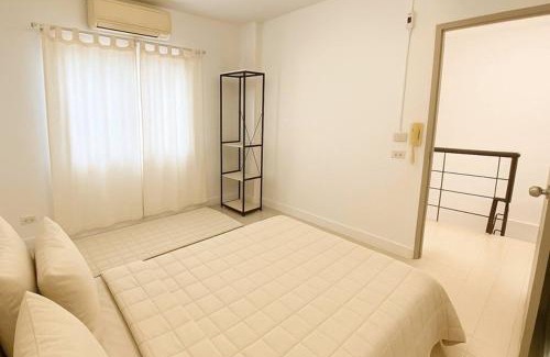 Ratsada House | Cozy 3 Bedroom Townhouse Phuket Town - Sleeps 7
