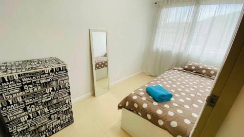 Ratsada House | Cozy 3 Bedroom Townhouse Phuket Town - Sleeps 7