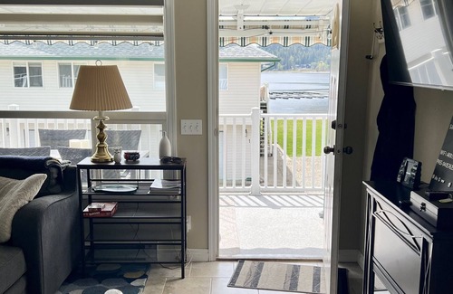 Sicamous House | Cozy 3 bedroom townhome steps from the beach! with boat slip.