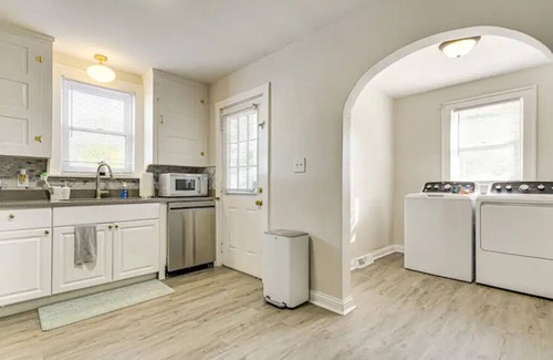 Hilltop House | Cozy 3-bedroom townhome in Columbus with Foosball. Minutes to downtown & OSU