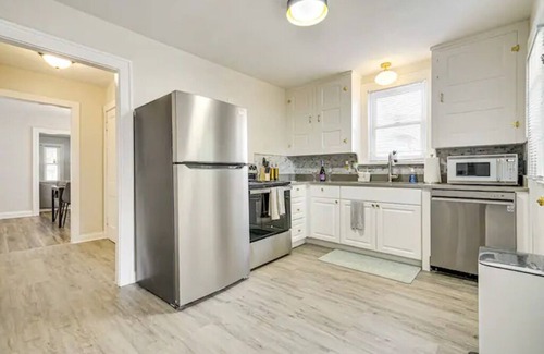 Hilltop House | Cozy 3-bedroom townhome in Columbus with Foosball. Minutes to downtown & OSU