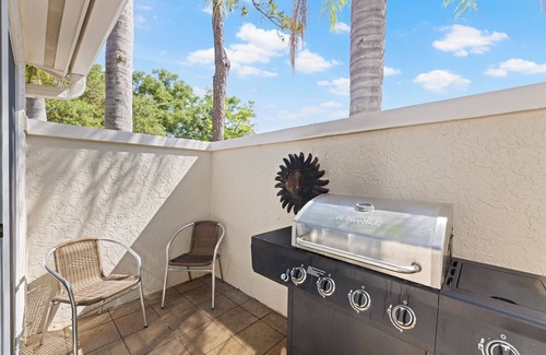 The Meadows Condo | Cozy 3 bedroom with pool access close to Sarasota beaches, shopping & dining.n