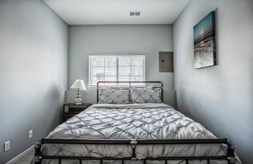 Olathe House | Cozy 3 Bedrooms and 2 baths in Olathe sleeps 8.