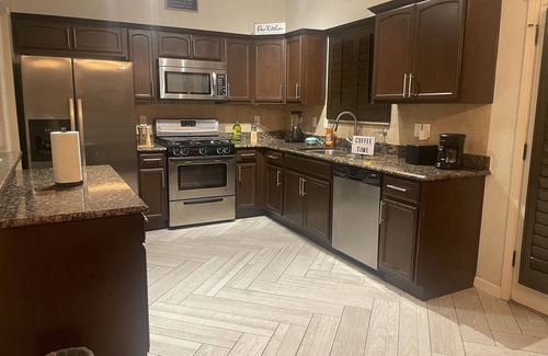 Biggs Field House | Cozy 3 BR Home. Hidden gem