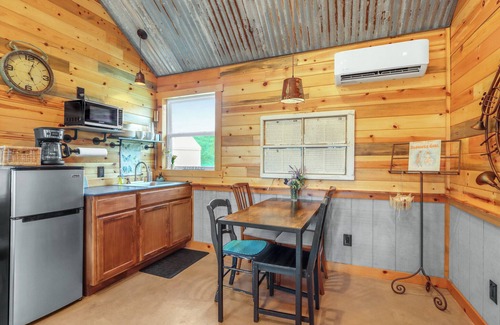 Wimberley House | Cozy 3-Cottage Group w/Firepit & Pickleball