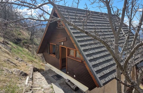 Saint-Michel-de-Chaillol Ski Chalet | Cozy 3-Bedroom Chalet with South-Facing Balcony, Pets Welcome, Sleeps 6