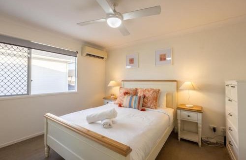 Underwood House | Cozy 3B2B Townhouse w Parking Backyard Malls and Parks