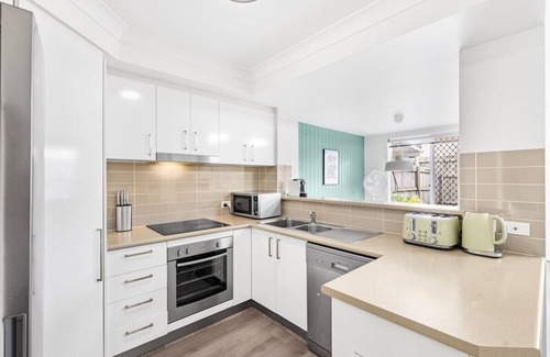 Underwood House | Cozy 3B2B Townhouse w/Parking/Backyard/Malls/Parks