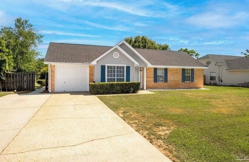 Gulf Breeze House | Cozy 3BD close to Pensacola & Navarre Beaches!