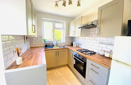 Barnet House | Cozy 3BD Retreat in London