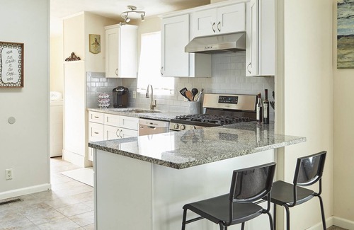 Independence House | Cozy 3bdr Home/Centrally located for KC Visitors/Families