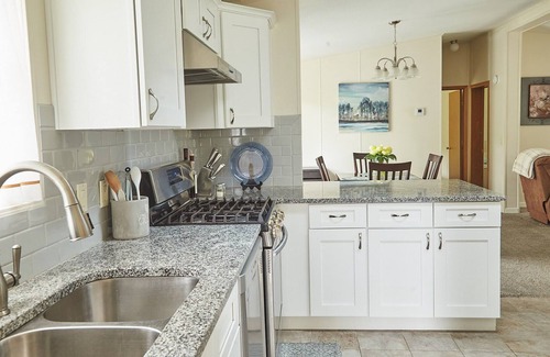 Independence House | Cozy 3bdr Home/Centrally located for KC Visitors/Families
