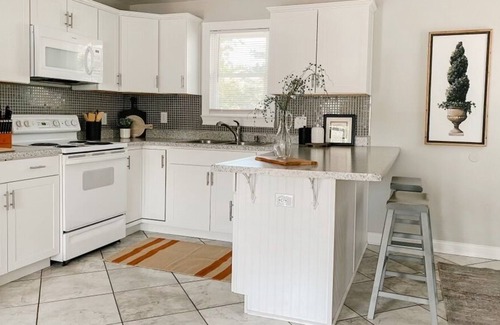 Lexington House | Cozy 3BR/1B with Piano Fooseball table close to Airport/Keeneland Pet-Friendly!