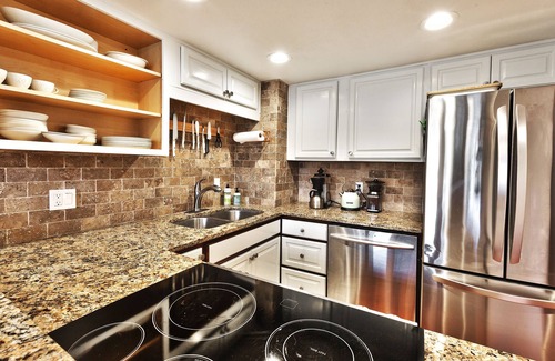 Park Meadows House | Cozy 3BR/2.5BA Racquet Club condo in town, on bus route close to all!