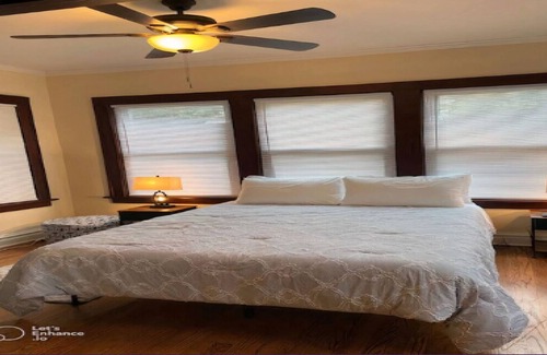 Waukegan Apartment | Cozy 3BR Apartment near Great Lakes Naval Station