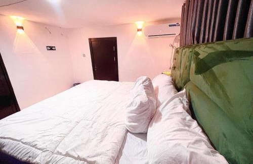 Ibadan Apartment | Cozy 3BR Condo Challenge, Ibadan
