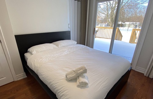 West Hill House | Cozy 3BR - Downtown in 30 mins, Near GO train