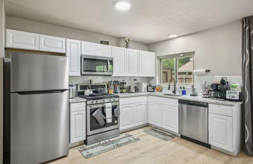 North San Antonio - SAT House | Cozy 3BR Home and Family-Friendly