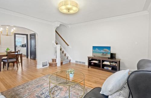 Des Moines House | Cozy 3br Home By Ingersoll Restaurant Scene