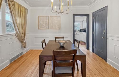 Des Moines House | Cozy 3br Home By Ingersoll Restaurant Scene