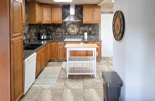North San Antonio - SAT House | Cozy 3BR Home with Pool, WiFi & AC in a Quiet Neighborhood!