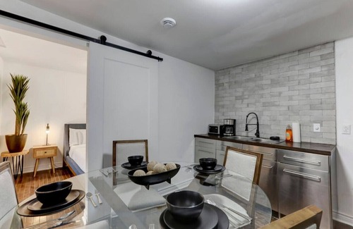 Sainte-Marie Apartment | Cozy 3BR in Montreal's Gay Village, Steps from Vibrant Nightlife and Cultural Attractions