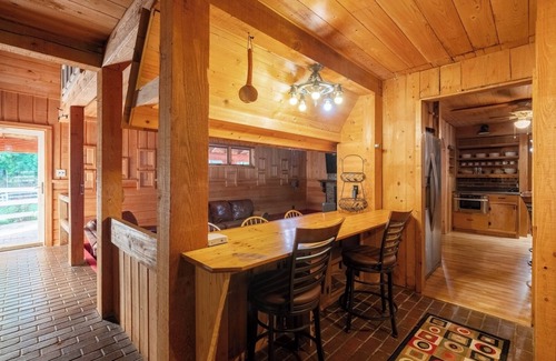 Skippers House | Cozy 3BR Lake House | Firepit, Pier and Pet-Friendly