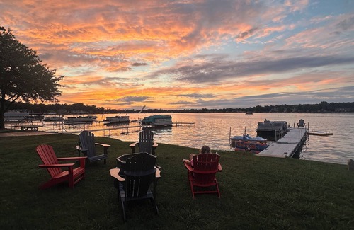 Clarklake Cottage | Cozy 3BR lakefront cottage with hot tub perfect for families w/private dock.