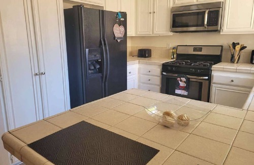 Palmdale House | Cozy 3BR & Loft near Palmdale Hospital