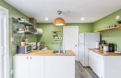 Longueuil House | Cozy 3BR Near Metro/Free Parking