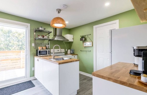 Longueuil House | Cozy 3BR Near Metro/Free Parking