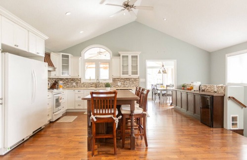 Barrie House | Cozy 3BR Retreat Near Centennial Beach