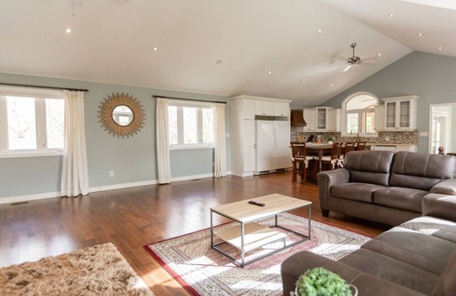 Barrie House | Cozy 3BR Retreat Near Centennial Beach