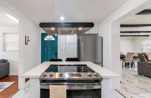 East Point House | Cozy 3BR Retreat with Parking & Private Yard