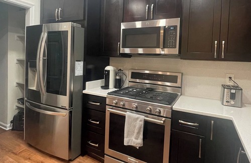Potomac Falls House | Cozy 3level TH- private, SelfCheckin, near DC & airport. Fast WiFi, quiet & safe