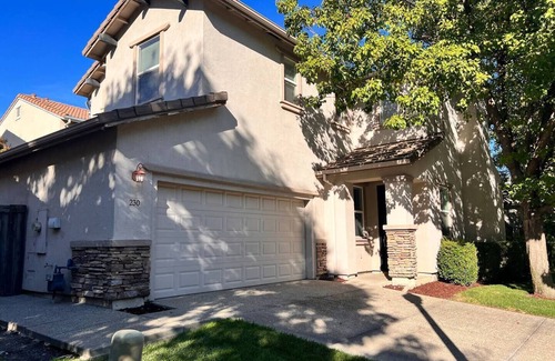 Regency Park House | Cozy 4 bedroom 3 bath home away from home